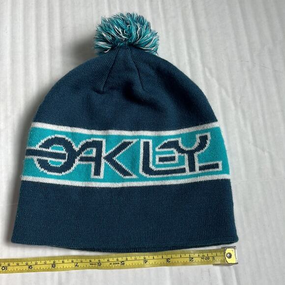 Oakley Logo Beanie Cap Regular Fit - Picture 6 of 7